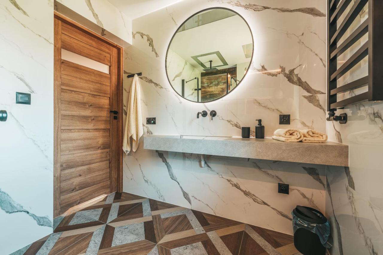 Toporowe Izby Groń Exteriör bild