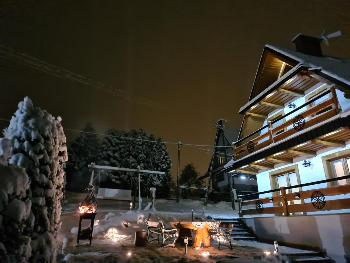 Toporowe Izby Groń Exteriör bild