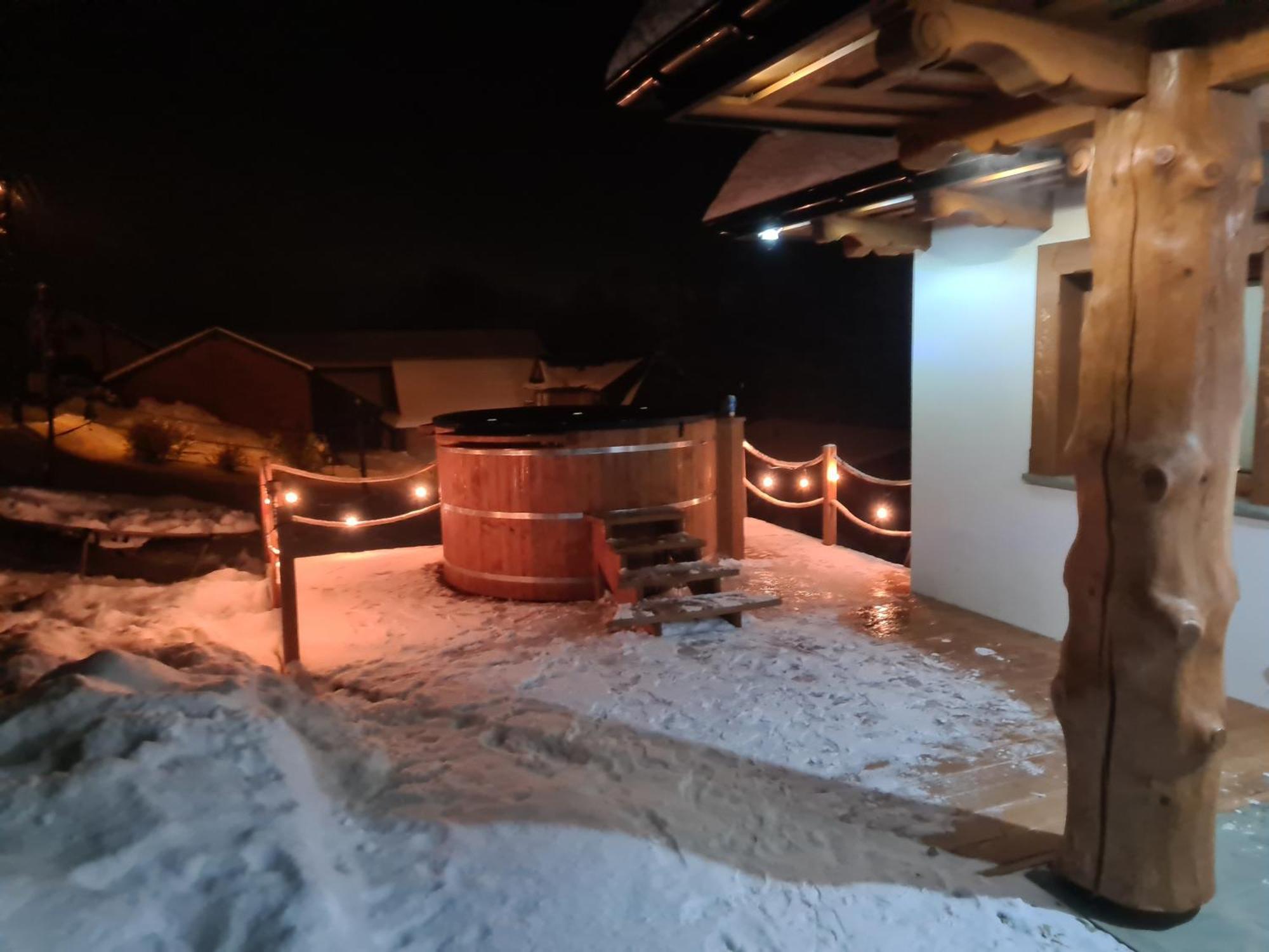 Toporowe Izby Groń Exteriör bild